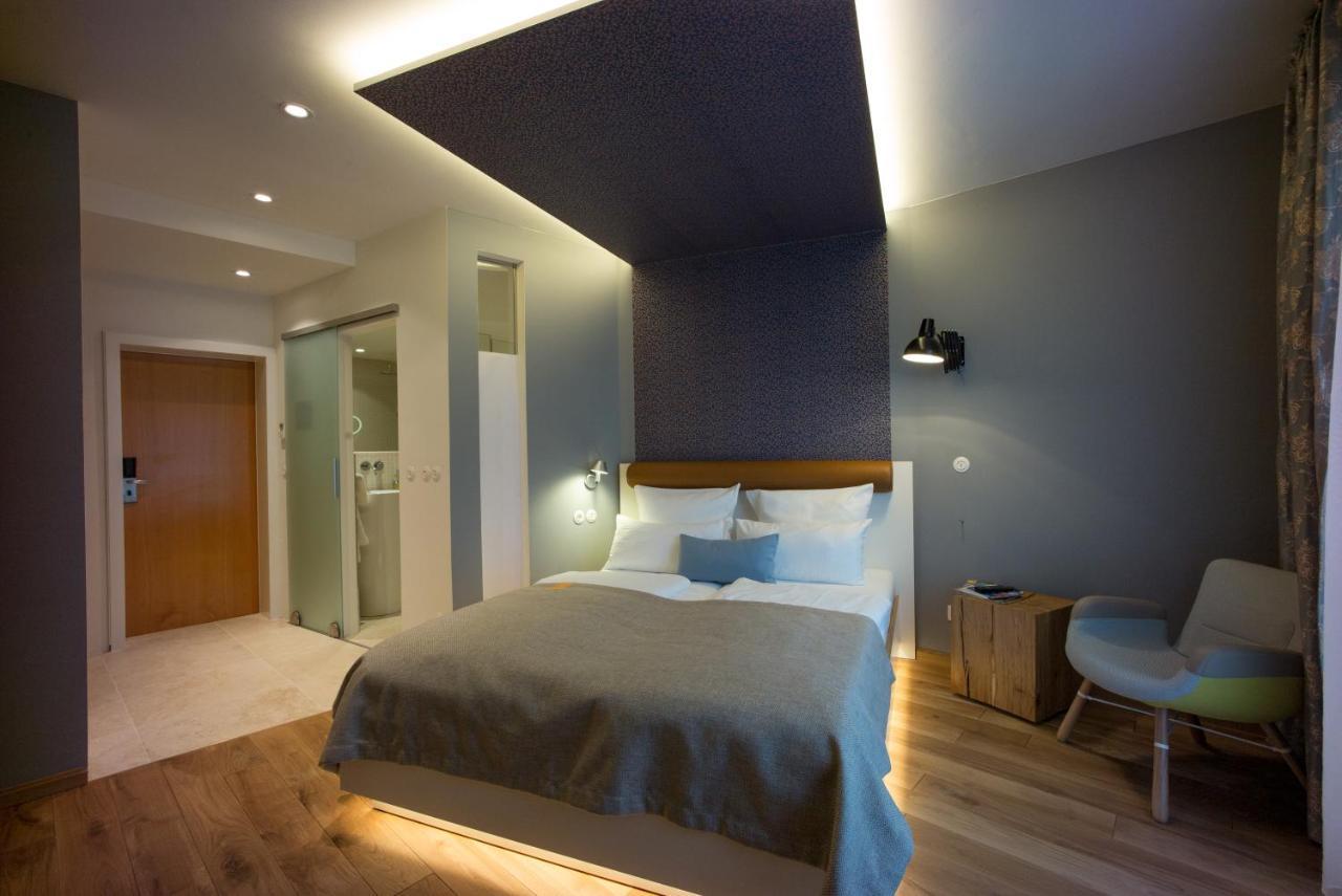 Gude Hotel